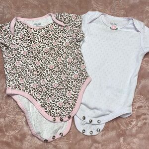 (Bundle deal) 2 baby onesies